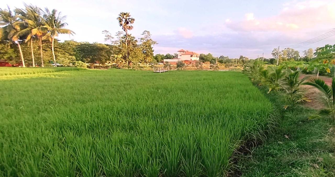Bua Daeng Homestay Resort Kumphawapi Eksteriør bilde