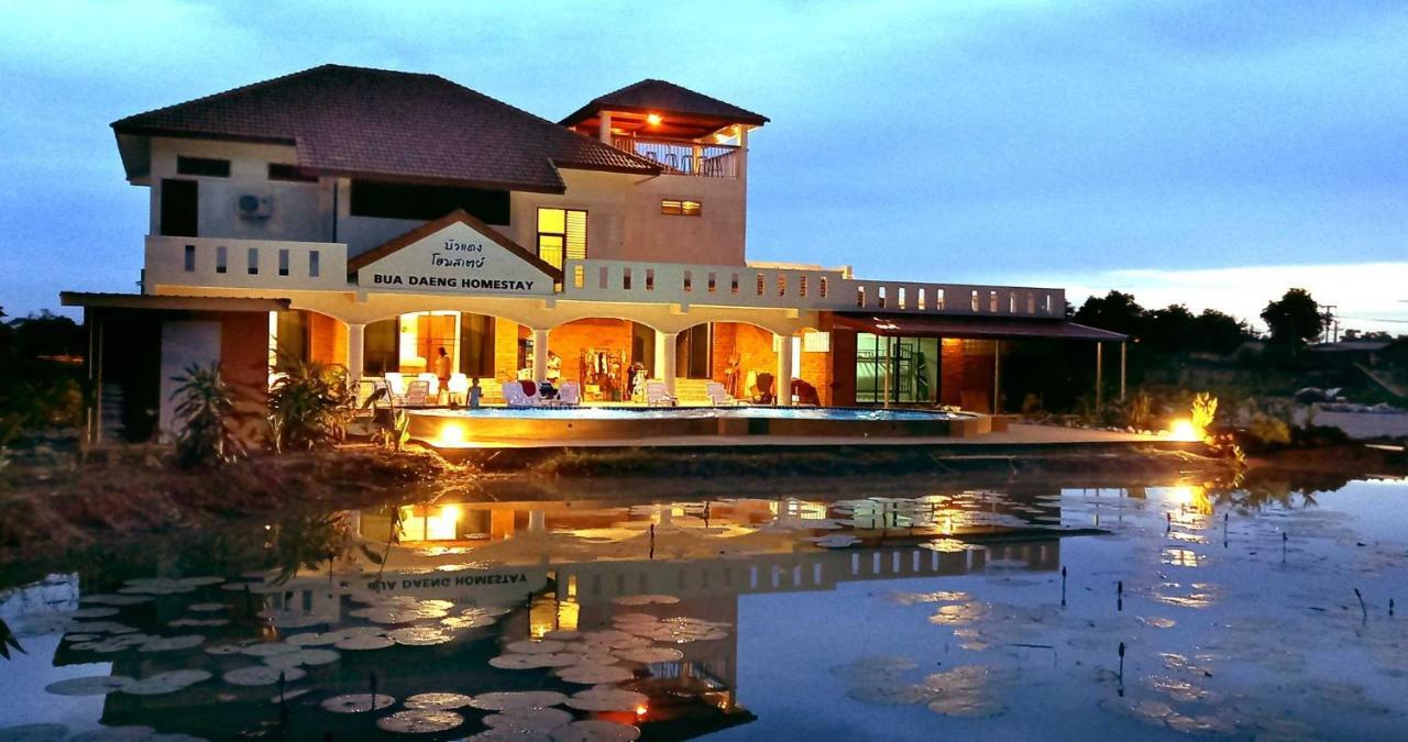 Bua Daeng Homestay Resort Kumphawapi Eksteriør bilde