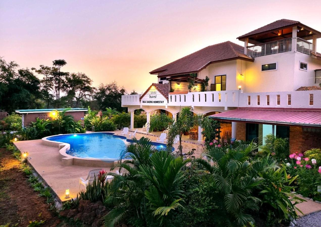 Bua Daeng Homestay Resort Kumphawapi Eksteriør bilde