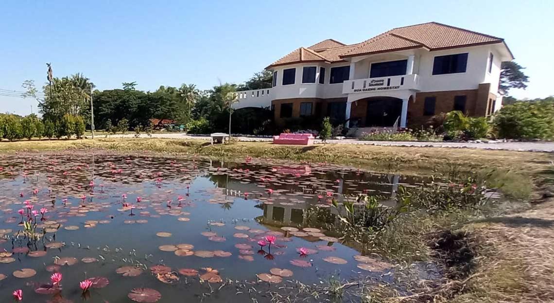 Bua Daeng Homestay Resort Kumphawapi Eksteriør bilde