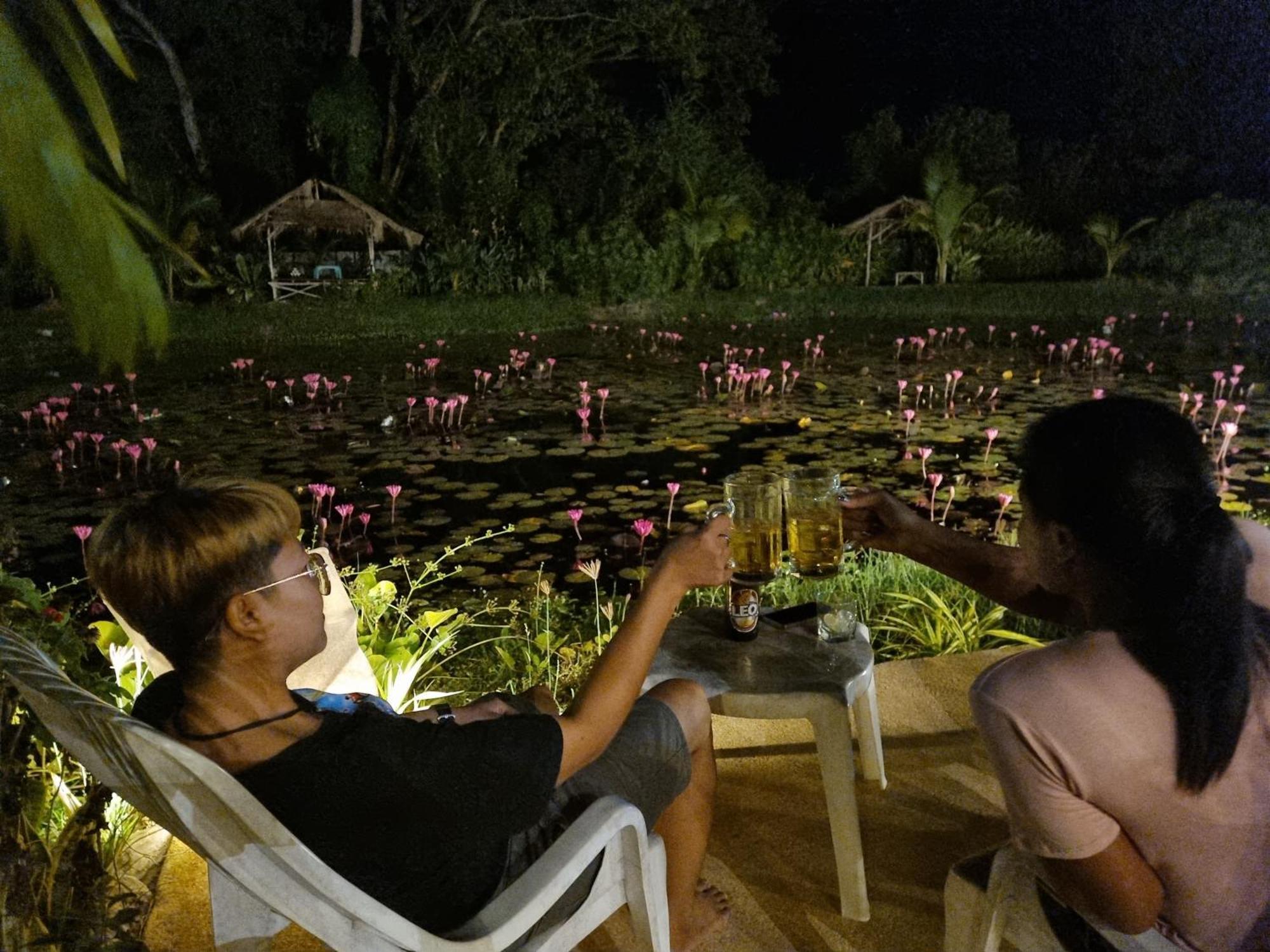 Bua Daeng Homestay Resort Kumphawapi Eksteriør bilde