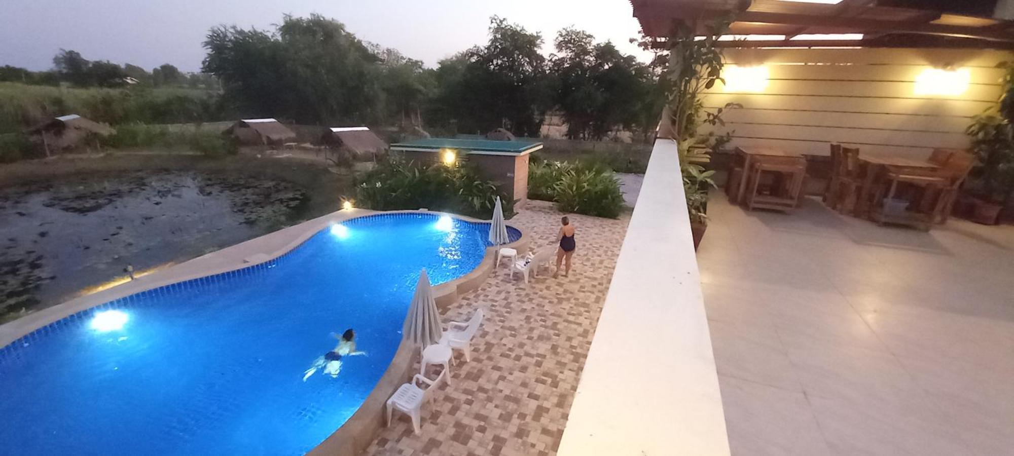 Bua Daeng Homestay Resort Kumphawapi Eksteriør bilde
