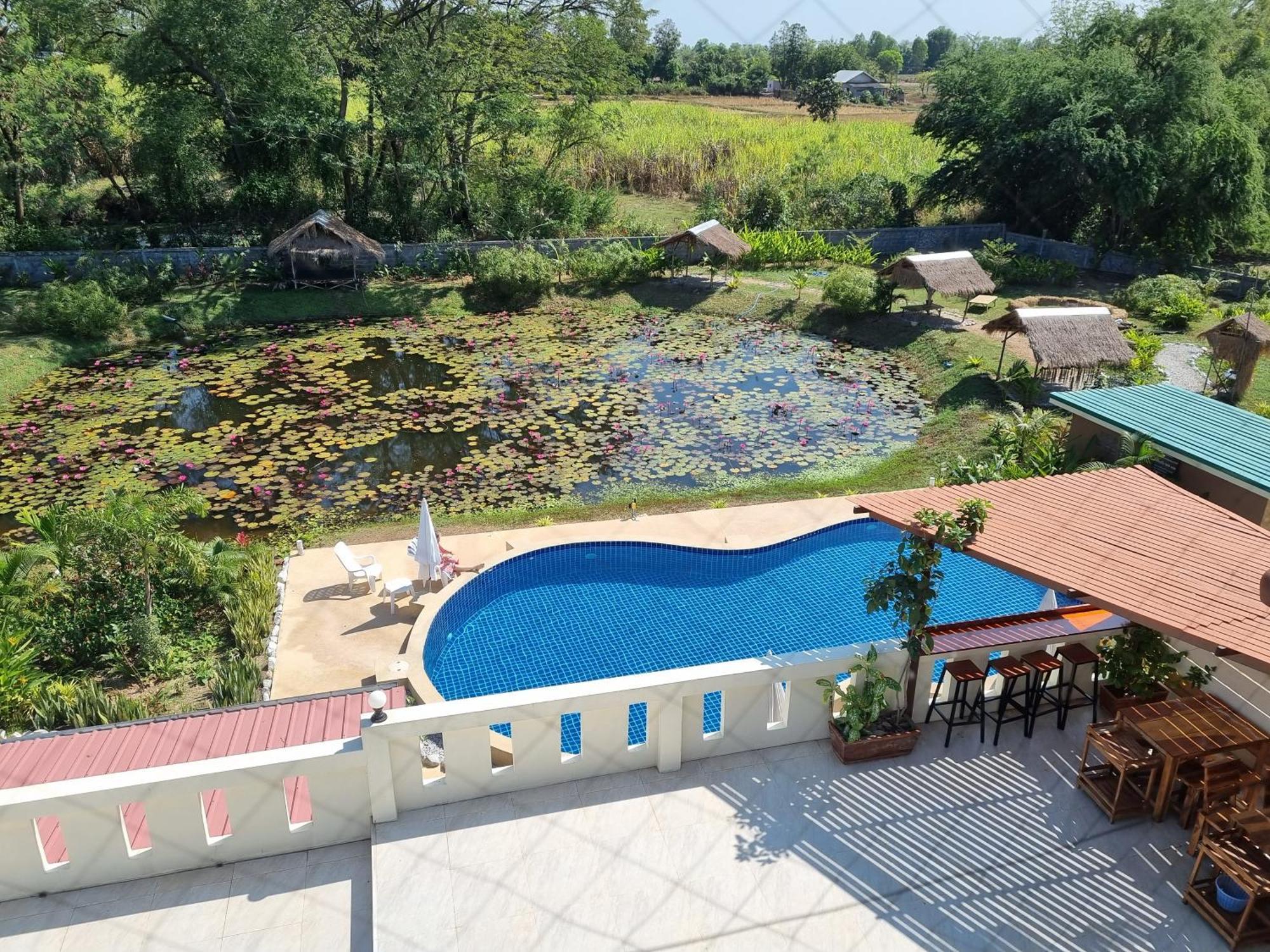 Bua Daeng Homestay Resort Kumphawapi Eksteriør bilde