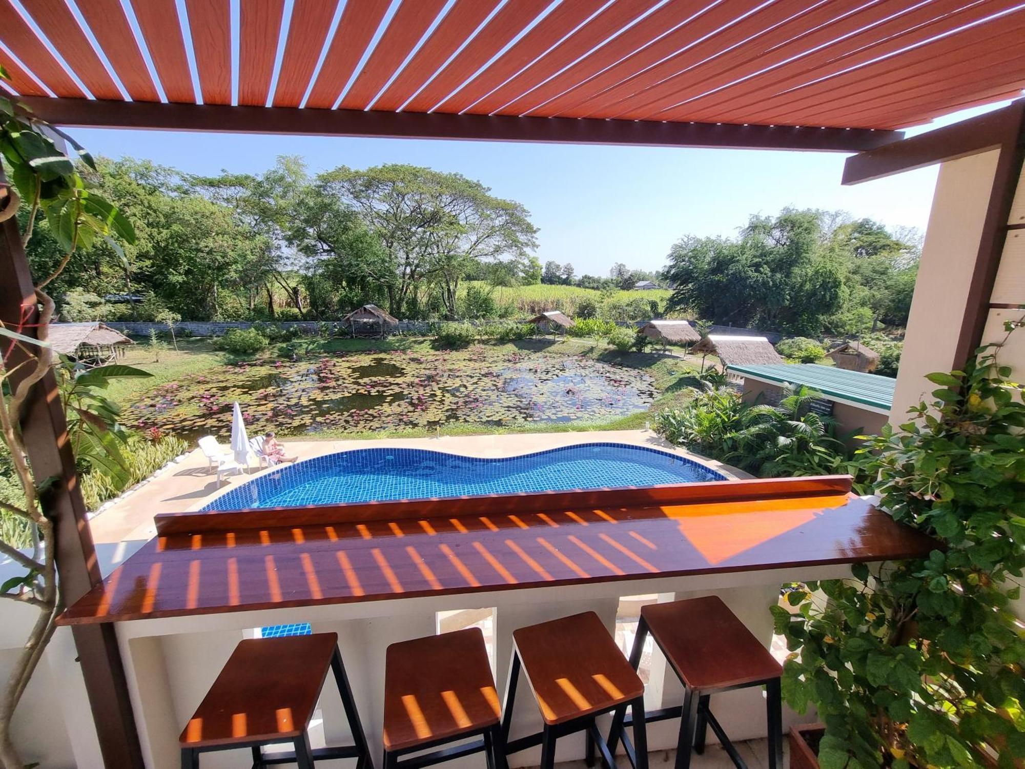 Bua Daeng Homestay Resort Kumphawapi Eksteriør bilde