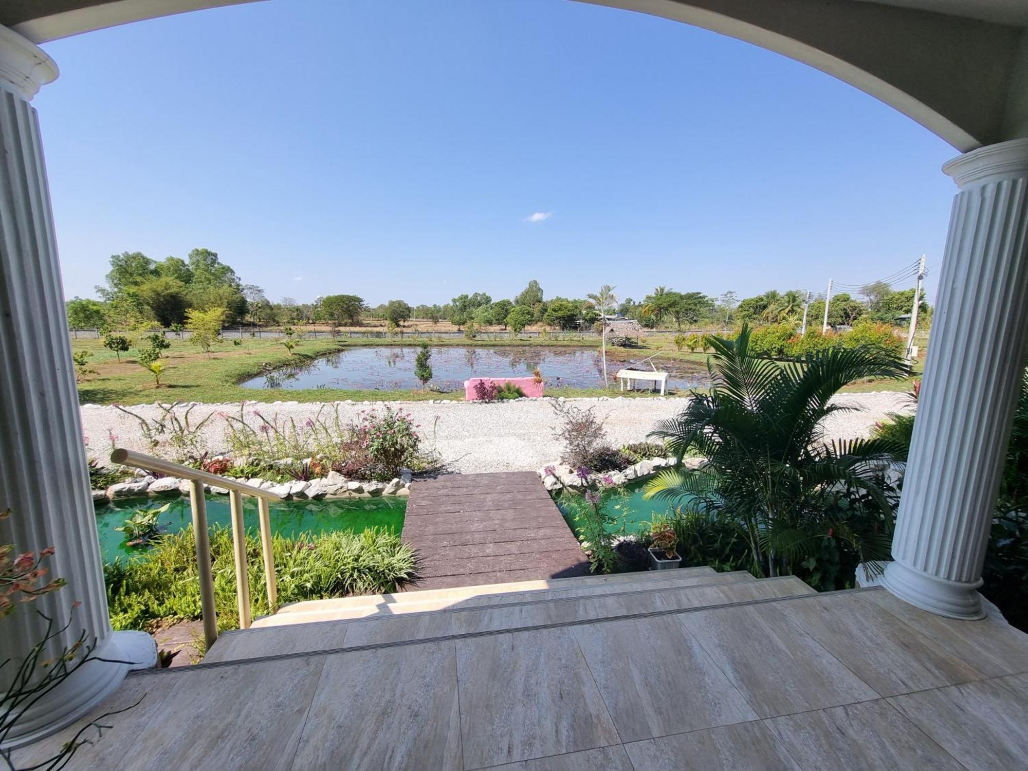 Bua Daeng Homestay Resort Kumphawapi Eksteriør bilde