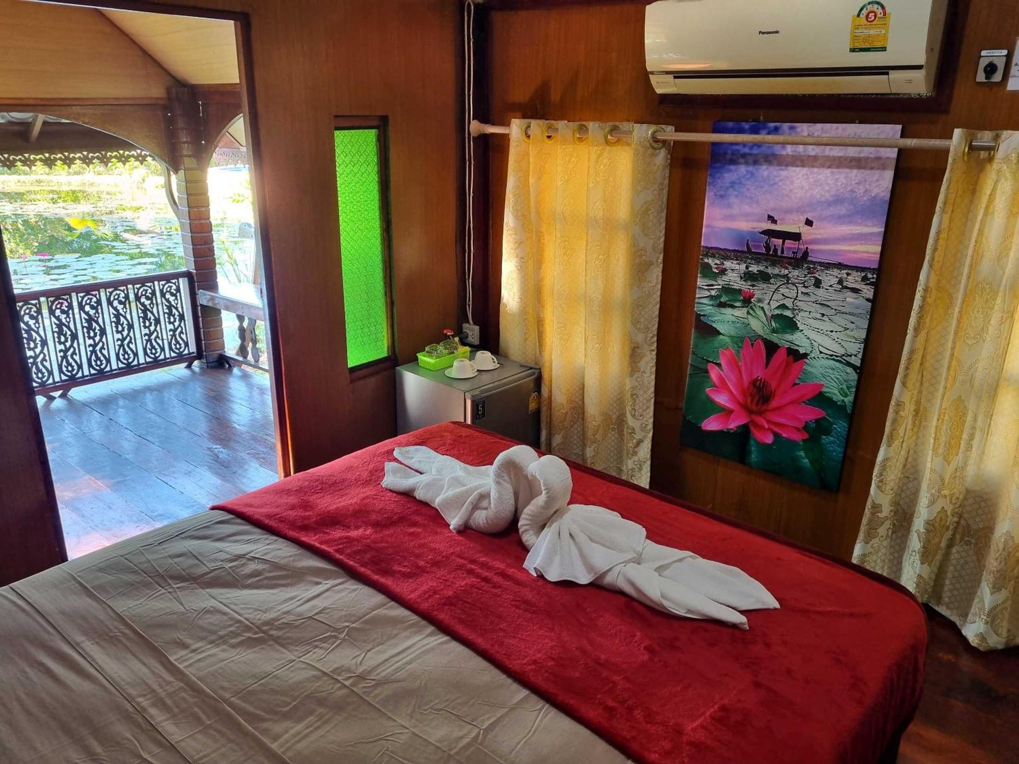 Bua Daeng Homestay Resort Kumphawapi Eksteriør bilde