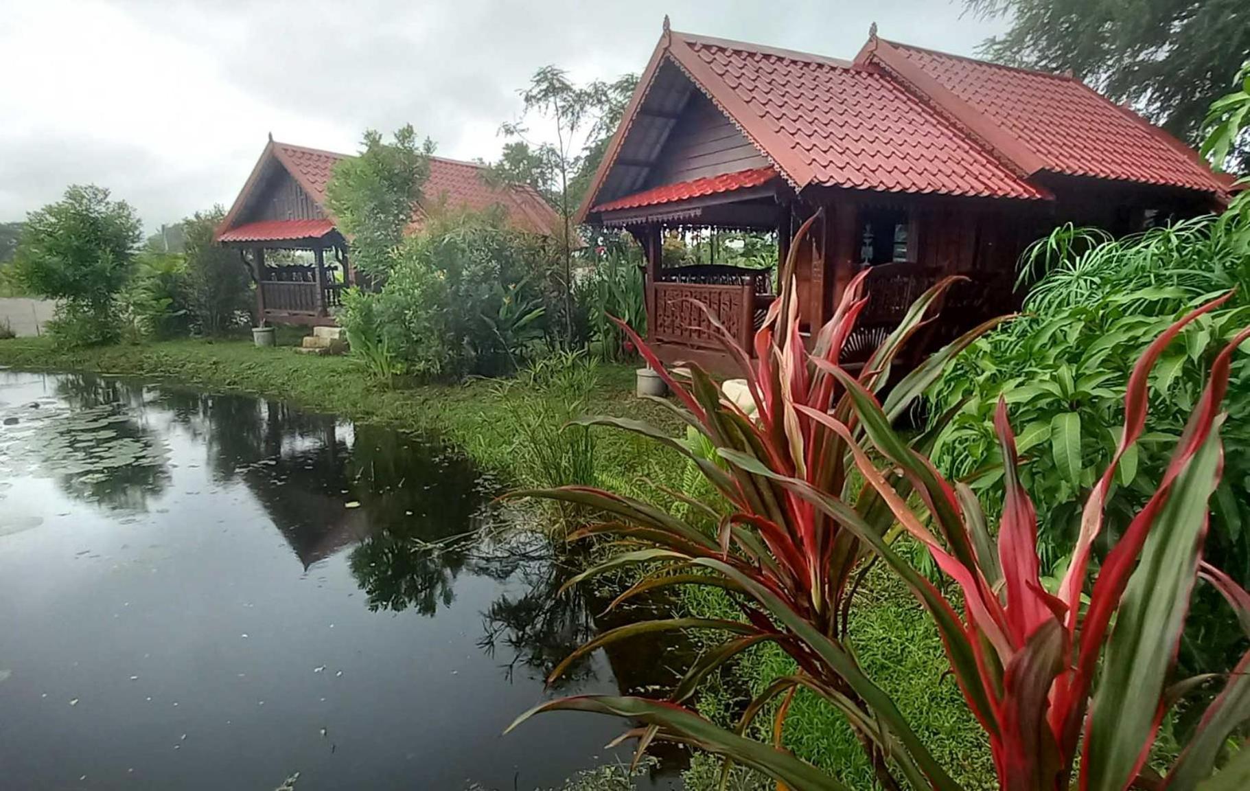 Bua Daeng Homestay Resort Kumphawapi Eksteriør bilde
