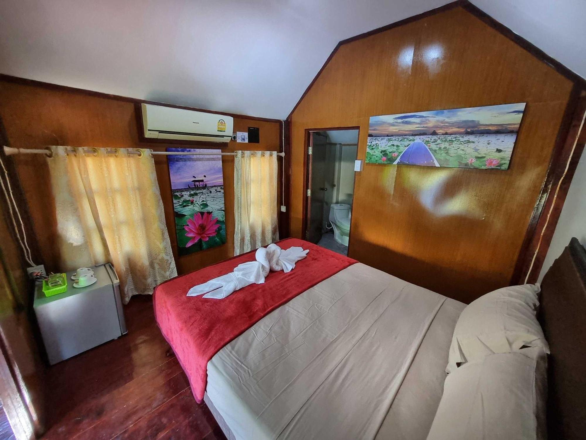 Bua Daeng Homestay Resort Kumphawapi Eksteriør bilde