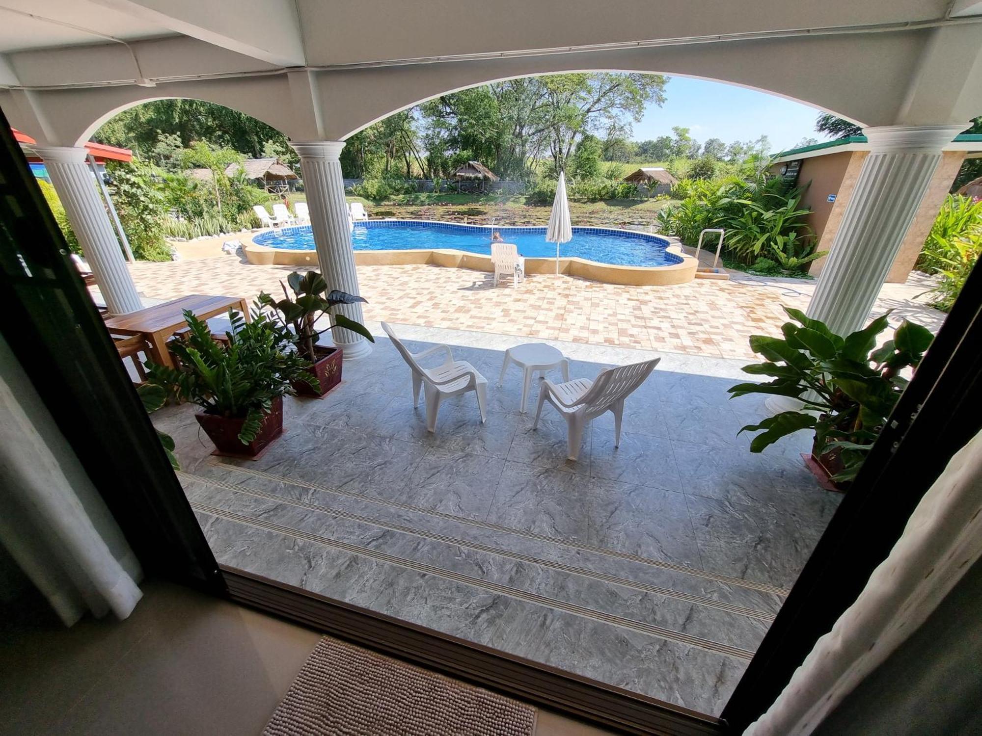Bua Daeng Homestay Resort Kumphawapi Eksteriør bilde