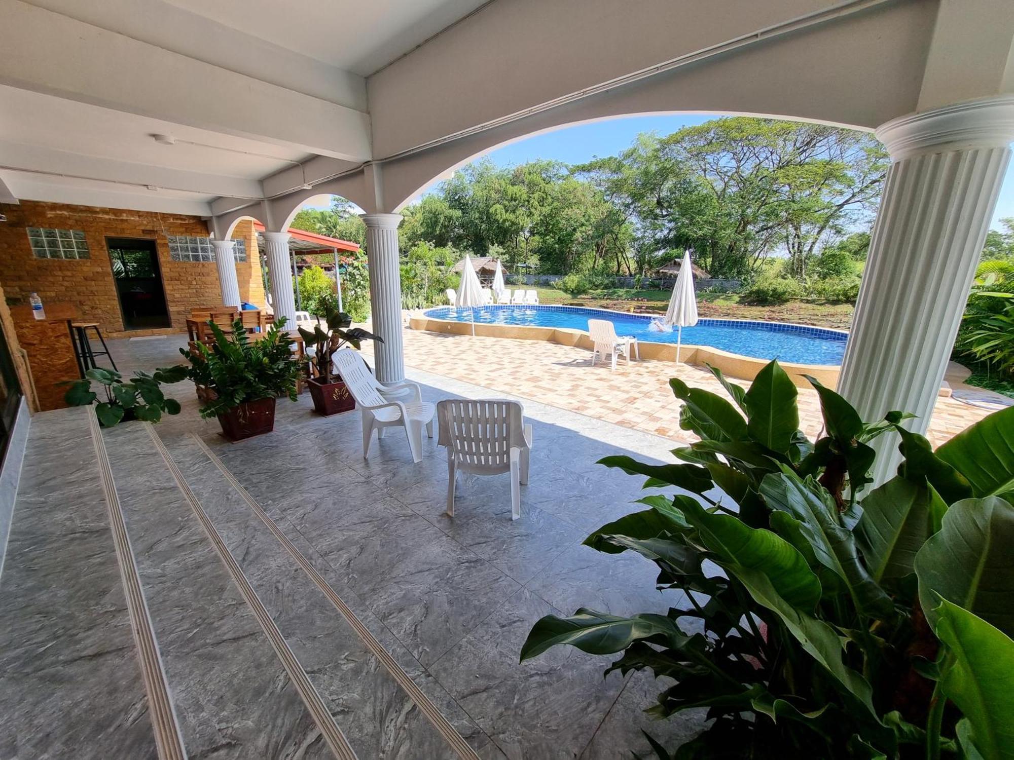 Bua Daeng Homestay Resort Kumphawapi Eksteriør bilde