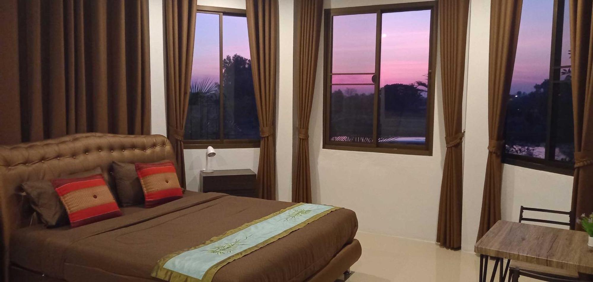 Bua Daeng Homestay Resort Kumphawapi Eksteriør bilde
