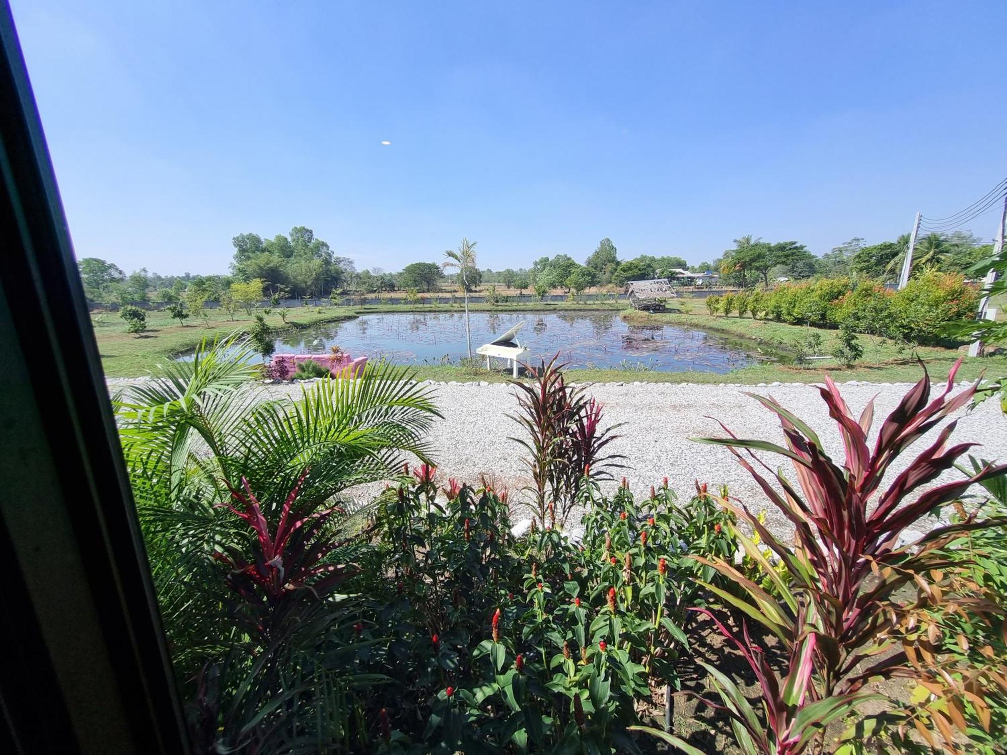 Bua Daeng Homestay Resort Kumphawapi Eksteriør bilde