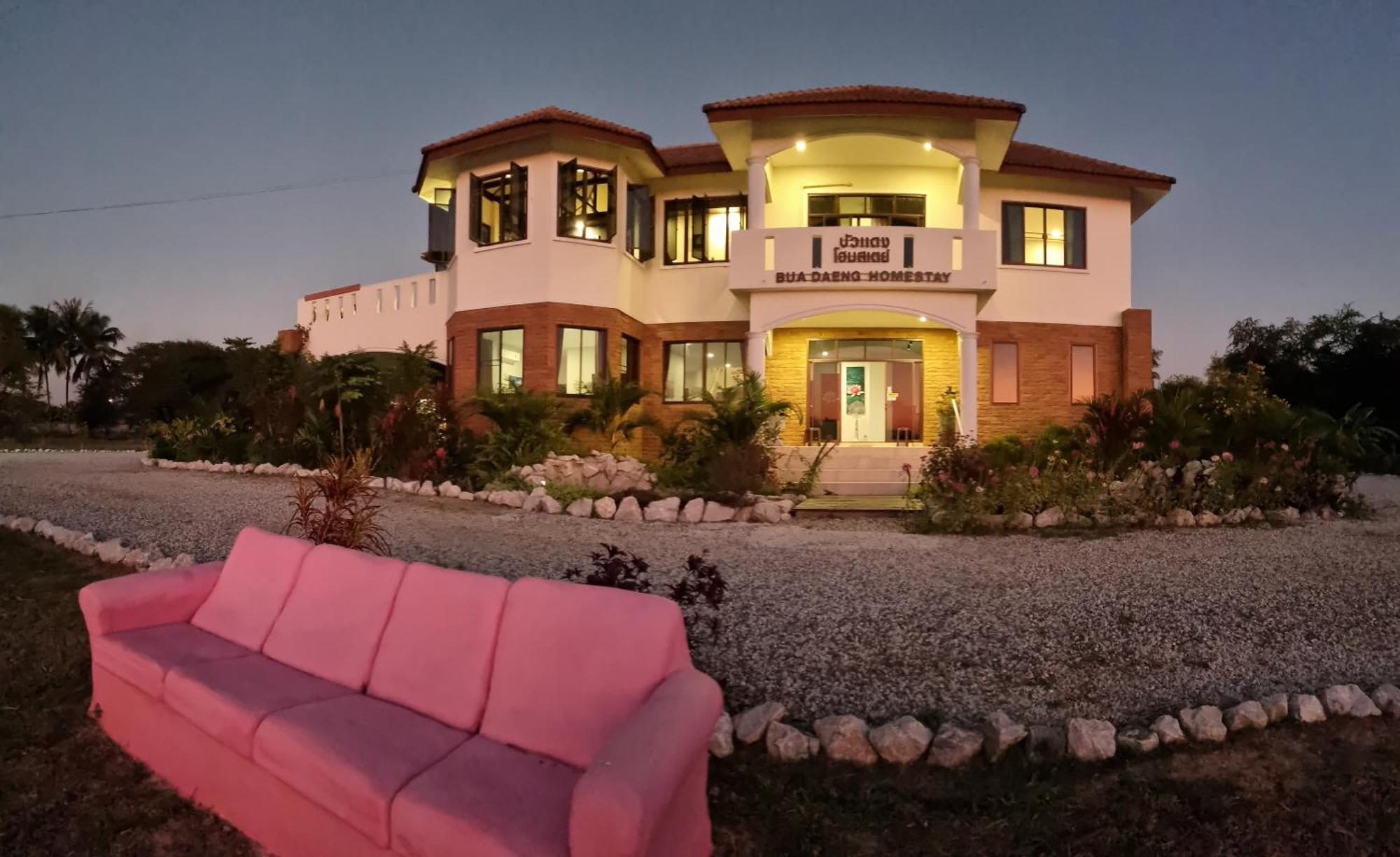 Bua Daeng Homestay Resort Kumphawapi Eksteriør bilde